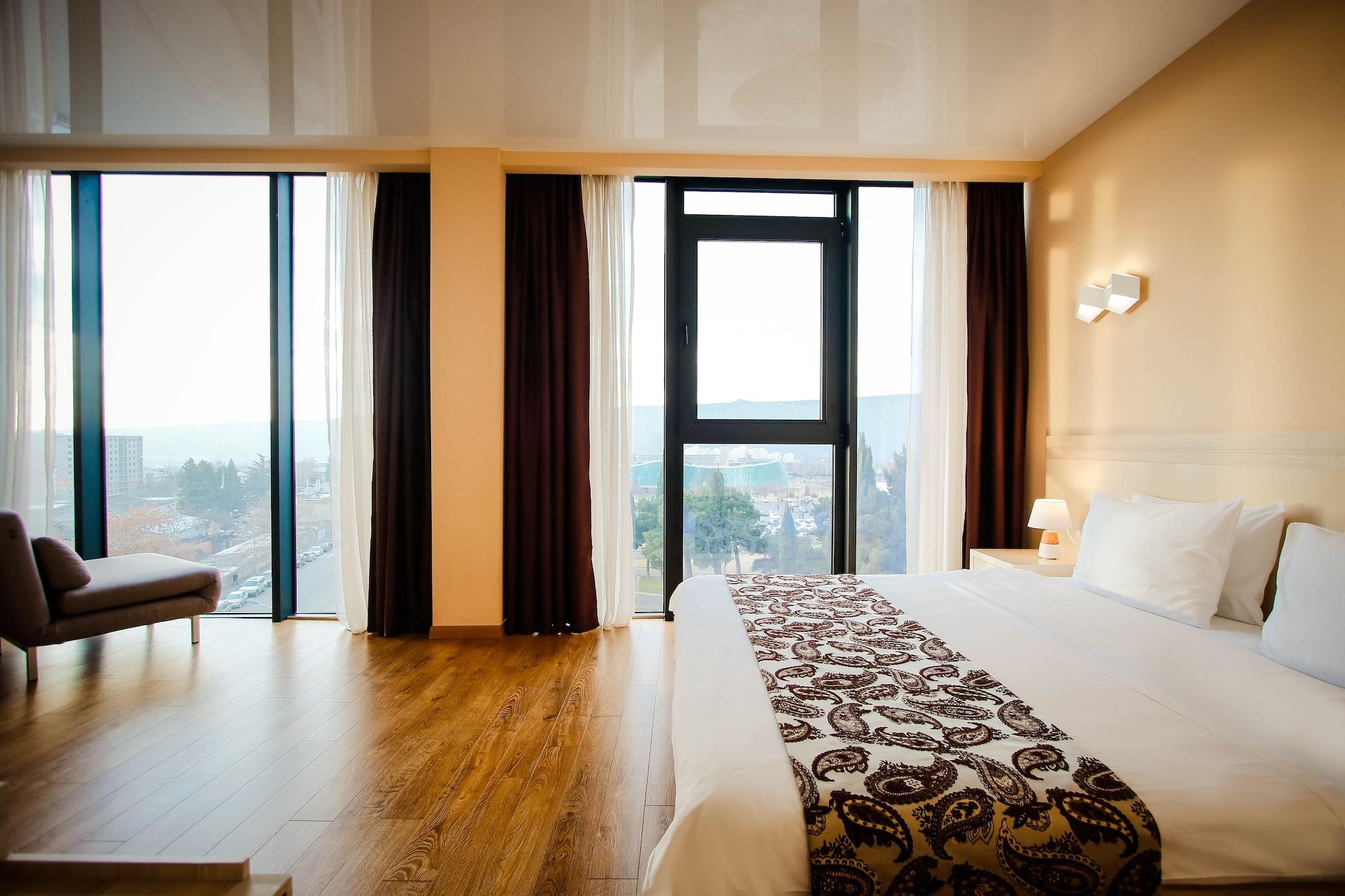 Iveria Inn Hotel Tbilisi Esterno foto