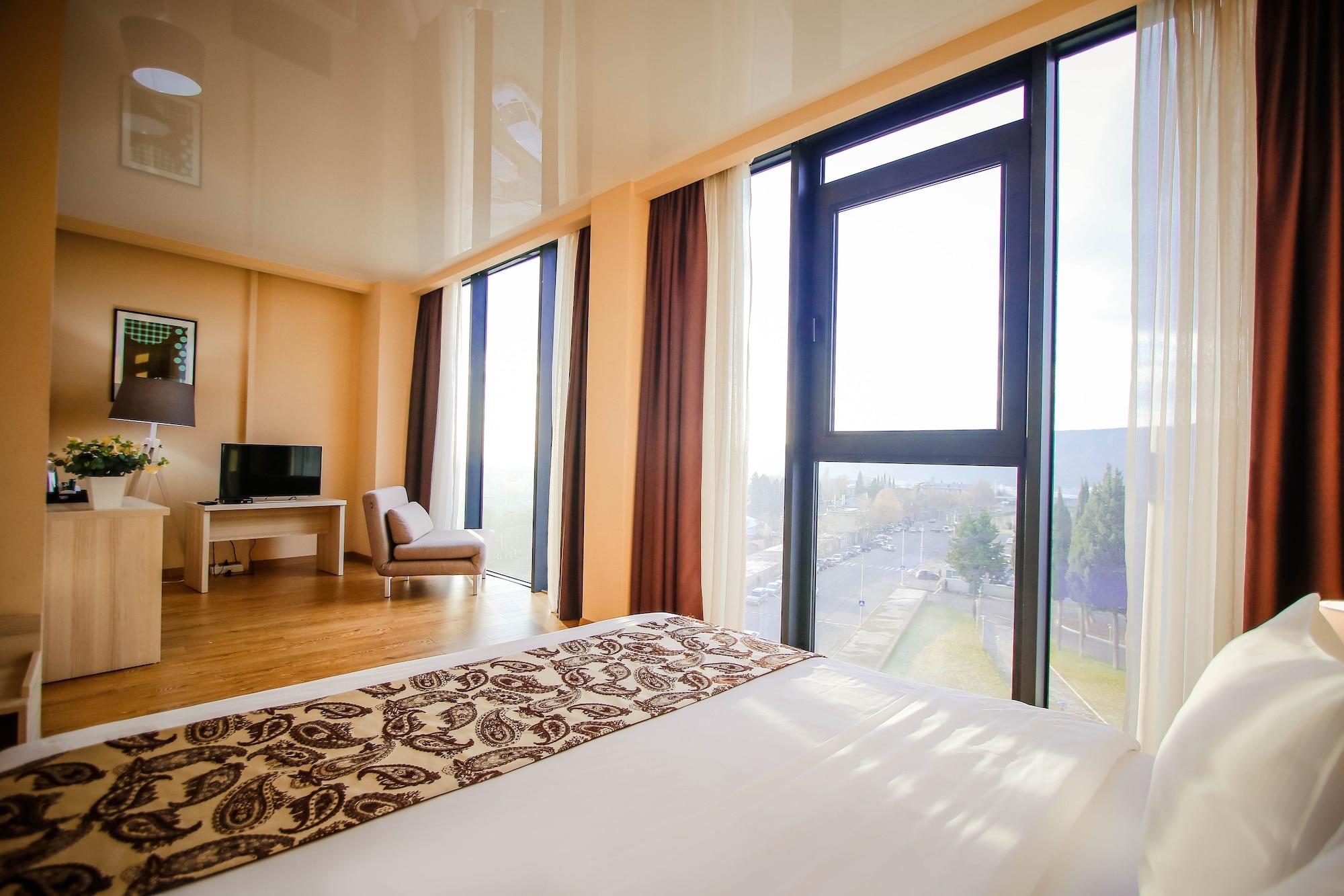 Iveria Inn Hotel Tbilisi Esterno foto