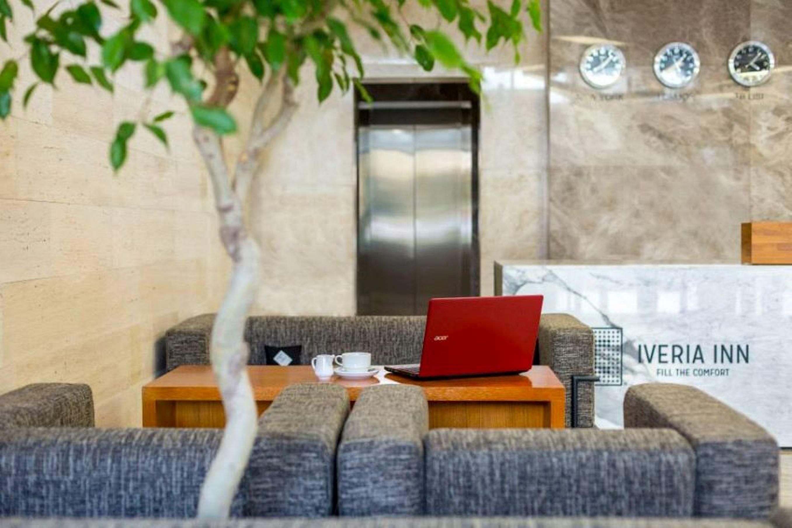 Iveria Inn Hotel Tbilisi Esterno foto