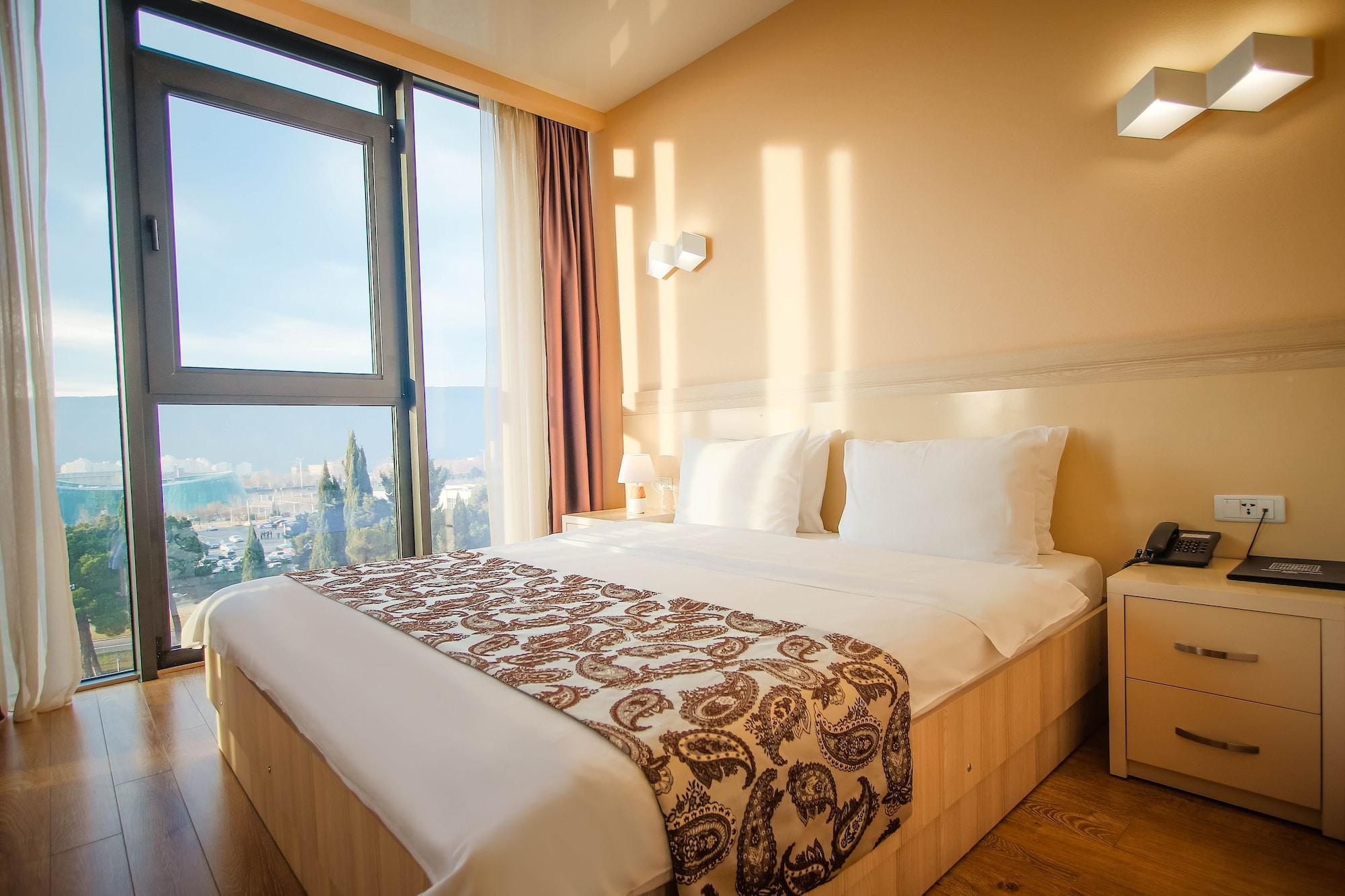 Iveria Inn Hotel Tbilisi Esterno foto