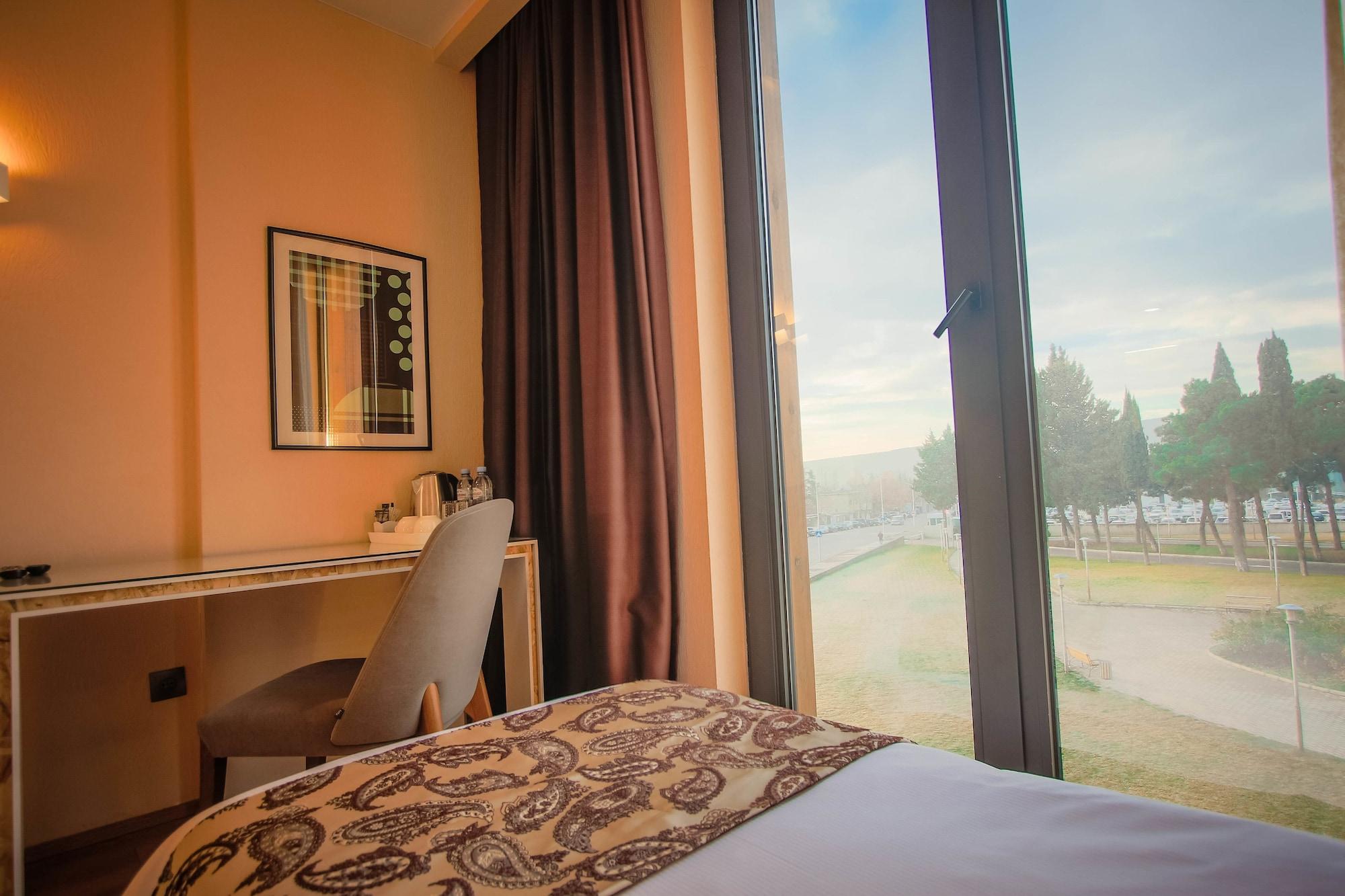 Iveria Inn Hotel Tbilisi Esterno foto