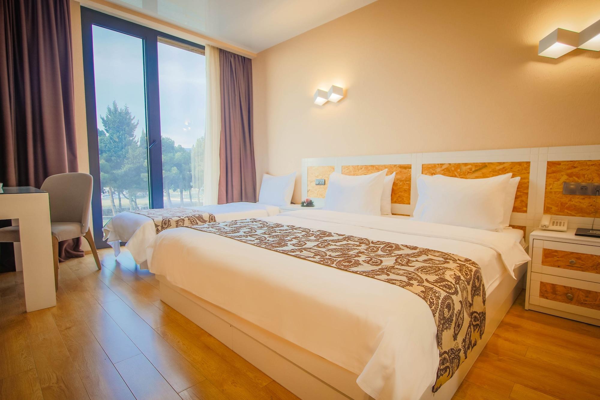 Iveria Inn Hotel Tbilisi Esterno foto