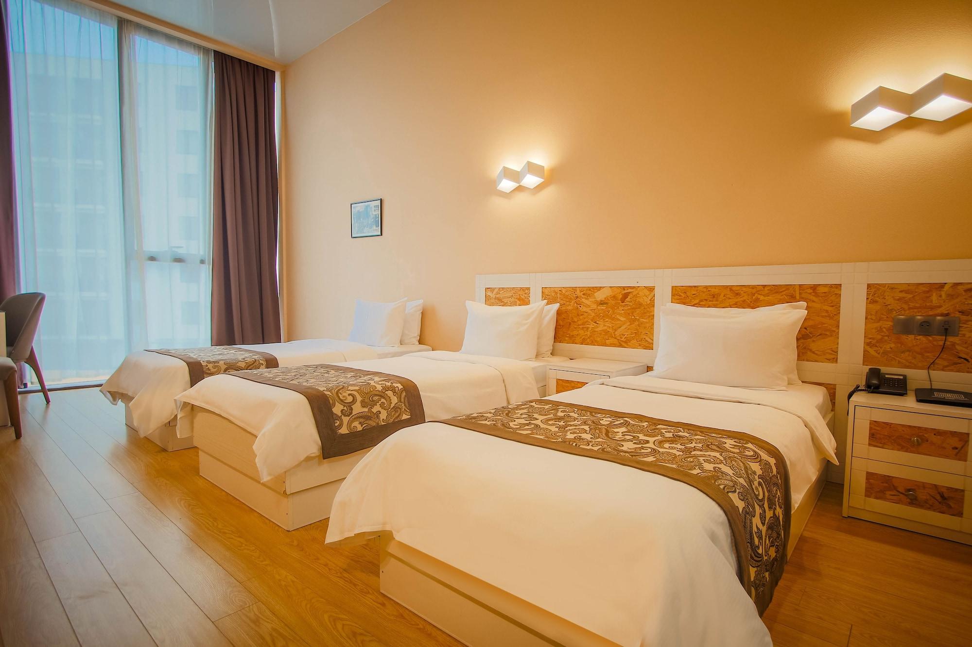 Iveria Inn Hotel Tbilisi Esterno foto